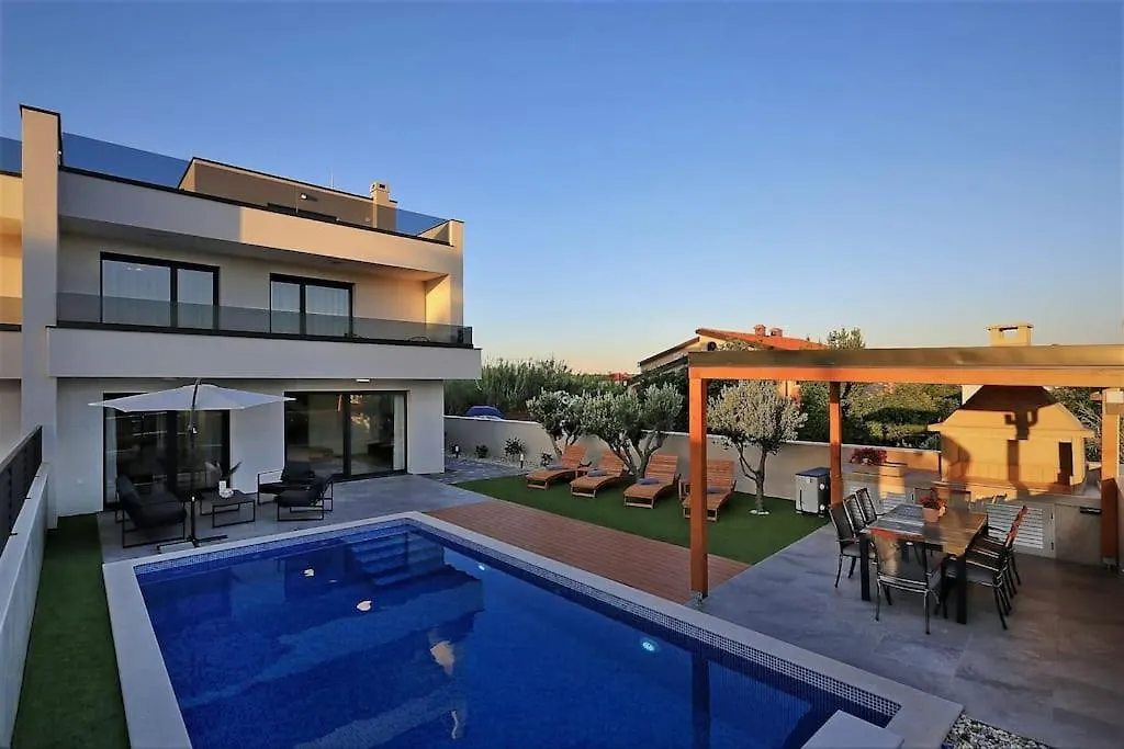 Villa Lela - Heated Pool, Sauna, Bbq, Activites Privlaka  Croatia