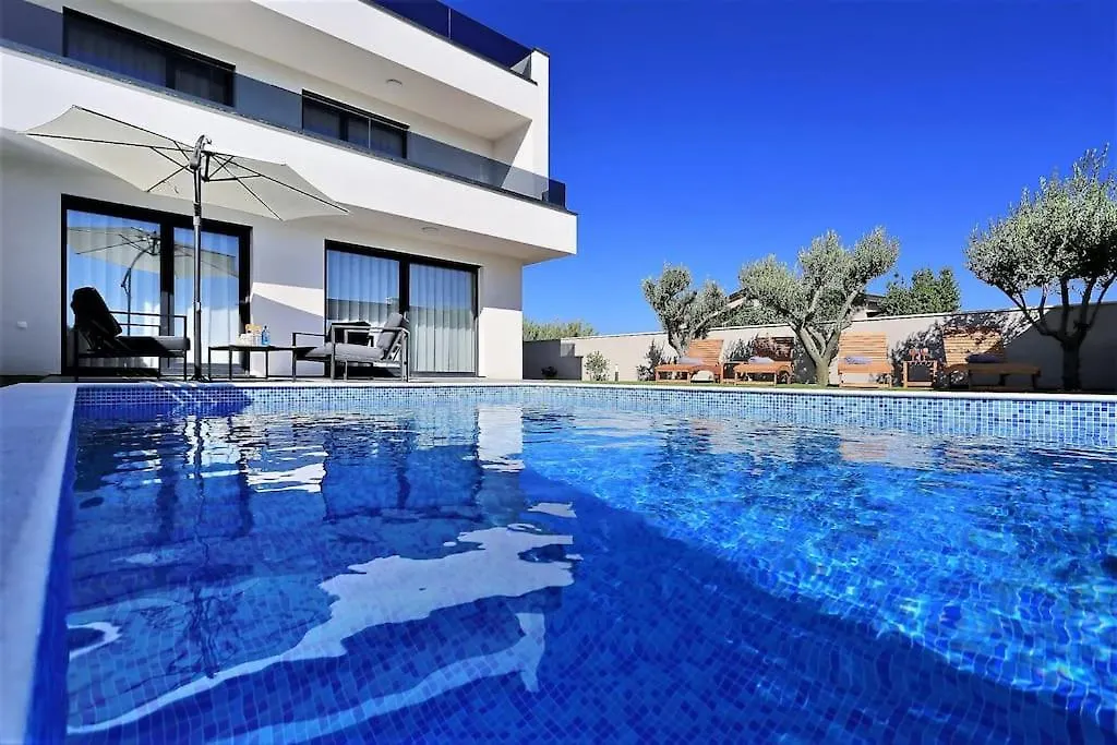 Villa Lela - Heated Pool, Sauna, Bbq, Activites Privlaka  Croatia