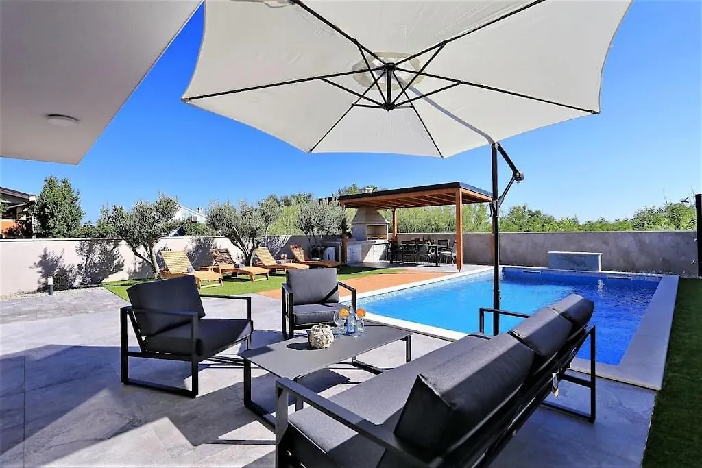 Villa Lela - Heated Pool, Sauna, Bbq, Activites Privlaka  Croatia